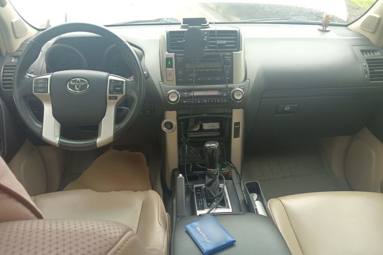 Used Toyota Prado 2010 4.0L Automatic TX-L Center Console
