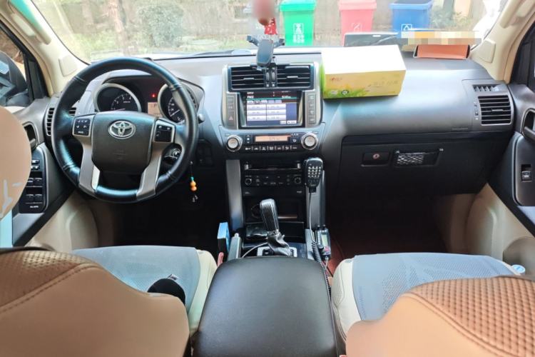 Used Toyota Prado 2010 2.7L Automatic Deluxe Edition Center Console