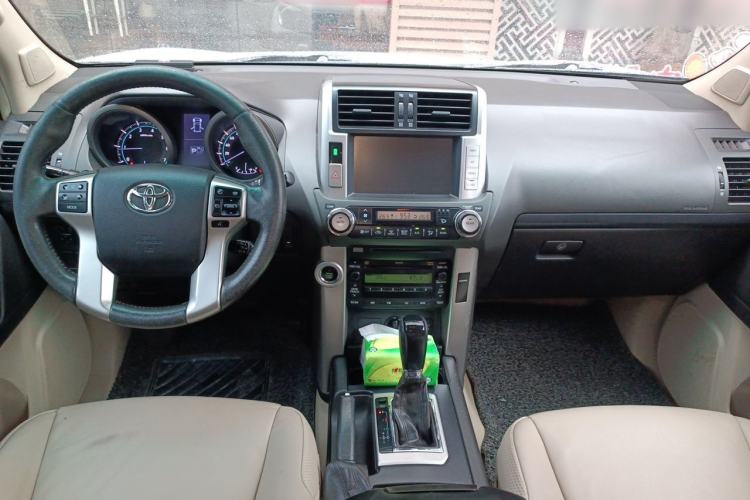 Used Toyota Prado 2010 4.0L Automatic TX-L Center Console