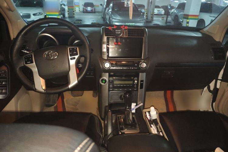 Used Toyota Prado 2010 4.0L Automatic TX-L Center Console