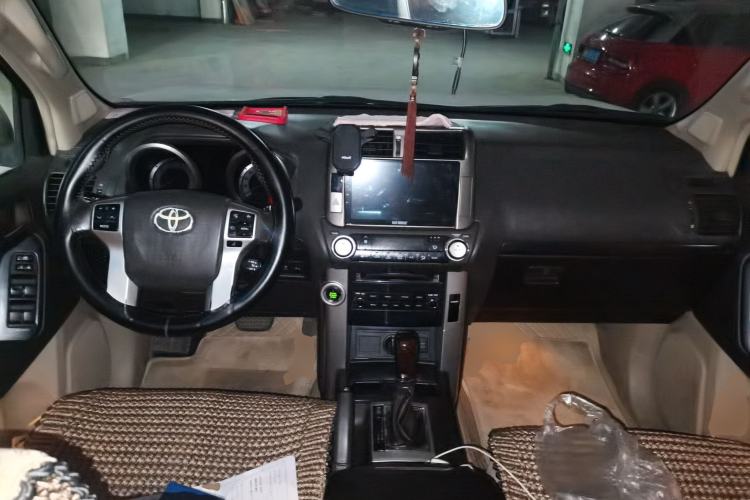 Used Toyota Prado 2010 4.0L Automatic TX-L Center Console