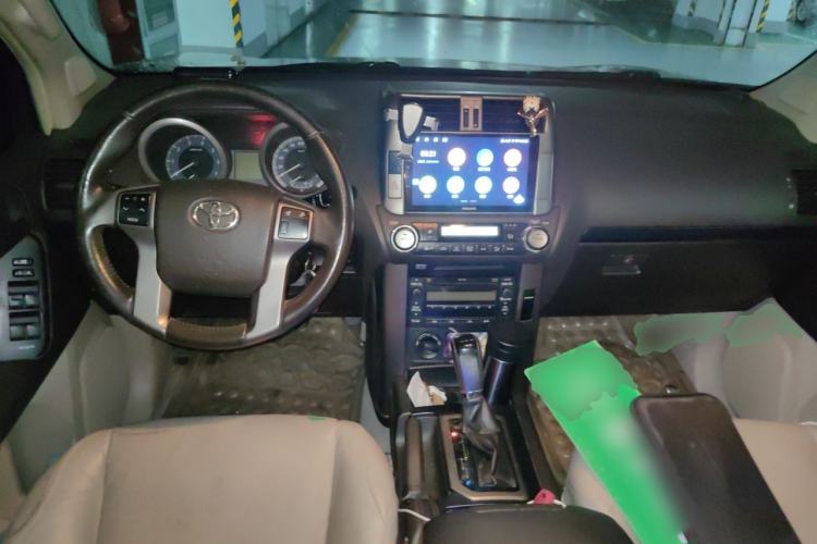 Used Toyota Prado 2010 2.7L Automatic Standard Edition Center Console