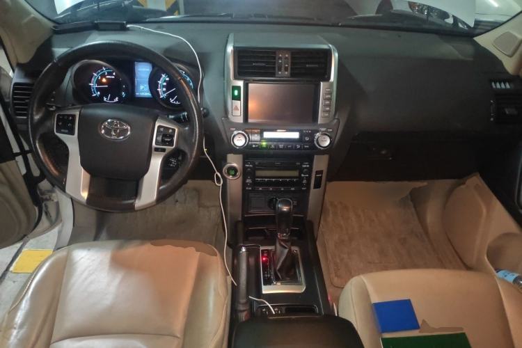 Used Toyota Prado 2010 4.0L Automatic TX-L Center Console