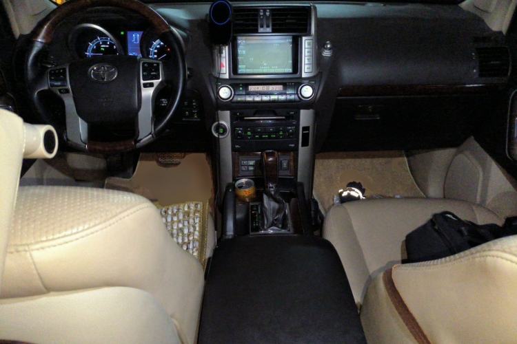 Used Toyota Prado 2010 4.0L Automatic VX NAVI Center Console