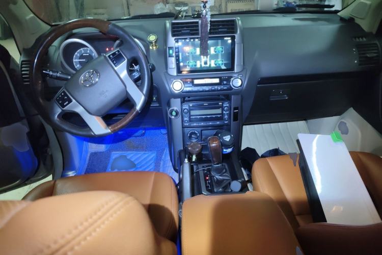 Used Toyota Prado 2010 2.7L Automatic Deluxe Edition Center Console