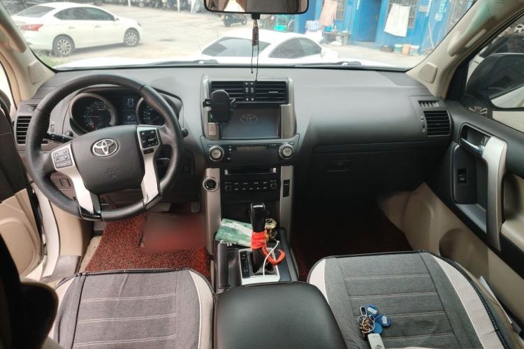 Used Toyota Prado 2010 4.0L Automatic TX-L NAVI Center Console
