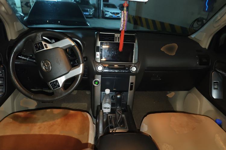 Used Toyota Prado 2010 4.0L Automatic TX-L Center Console