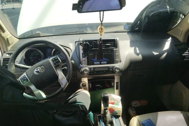 Used Toyota Prado 2010 4.0L Automatic TX-L Center Console