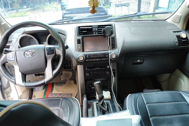 Used Toyota Prado 2010 2.7L Automatic Deluxe Edition Center Console