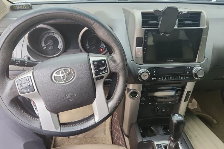 Used Toyota Prado 2010 4.0L Automatic TX-L Center Console