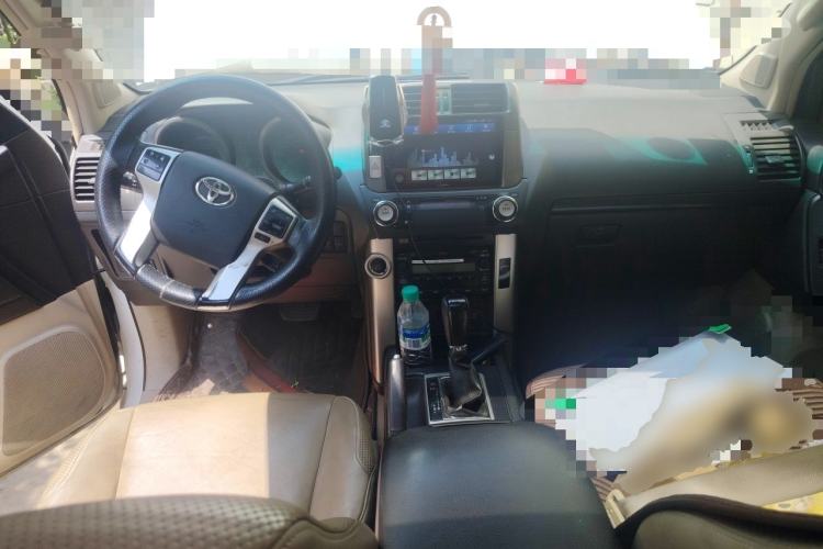 Used Toyota Prado 2010 4.0L Automatic TX-L Center Console