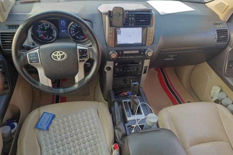 Used Toyota Prado 2010 4.0L Automatic TX-L NAVI Center Console