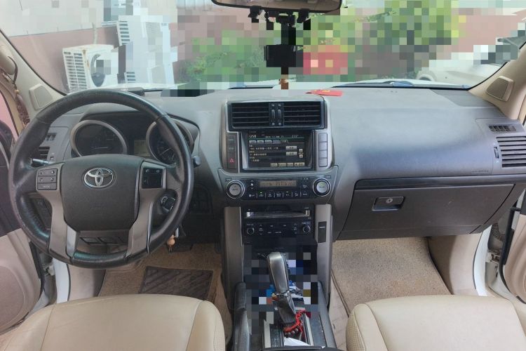 Used Toyota Prado 2010 2.7L Automatic Deluxe Edition Center Console