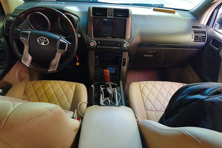 Used Toyota Prado 2010 2.7L Automatic Deluxe Edition Center Console