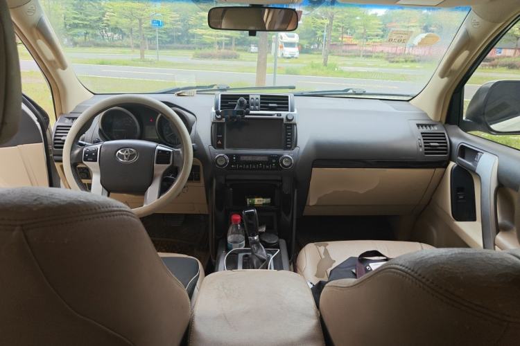 Used Toyota Prado 2010 2.7L Automatic Deluxe Edition Center Console
