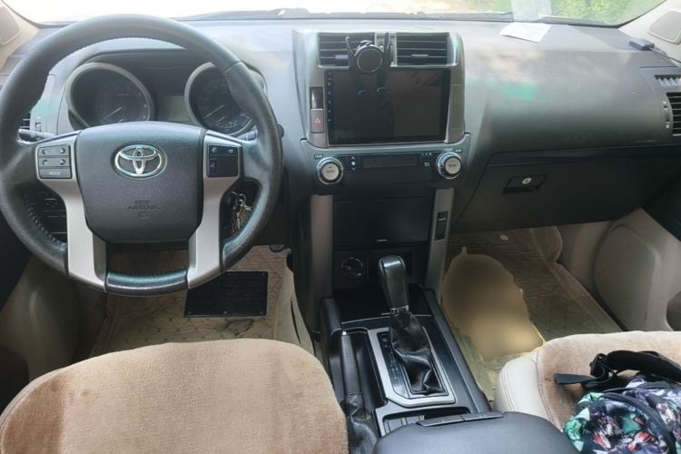 Used Toyota Prado 2010 2.7L Automatic Standard Edition Center Console