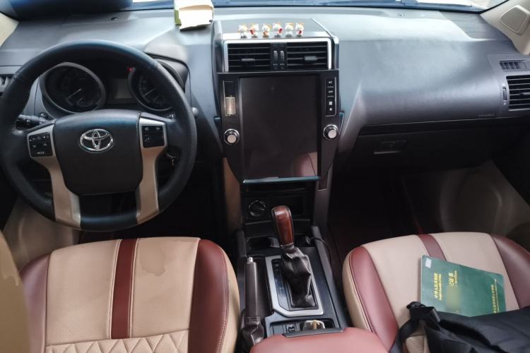 Used Toyota Prado  Center Console