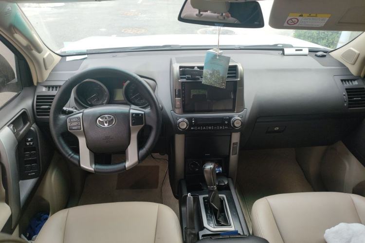 Used Toyota Prado 2010 2.7L Automatic Standard Edition Center Console