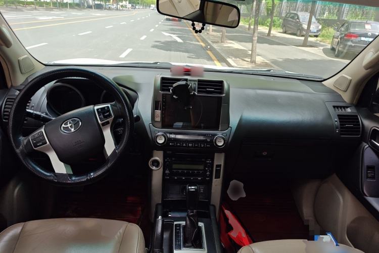 Used Toyota Prado 2010 4.0L Automatic TX-L Center Console