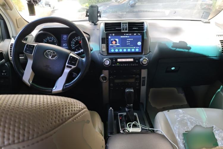 Used Toyota Prado 2010 4.0L Automatic TX-L Center Console