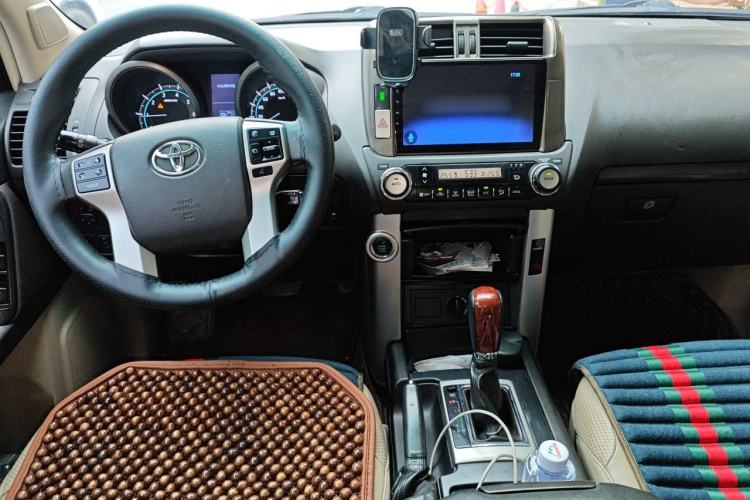 Used Toyota Prado 2010 4.0L Automatic TX-L Center Console