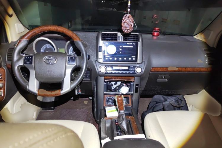 Used Toyota Prado 2010 2.7L Automatic Luxury Edition Center Console