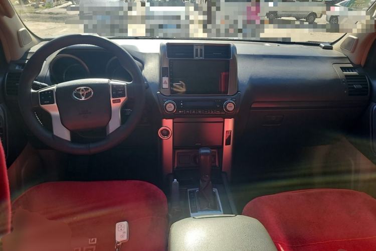 Used Toyota Prado 2010 4.0L Automatic TX-L Center Console