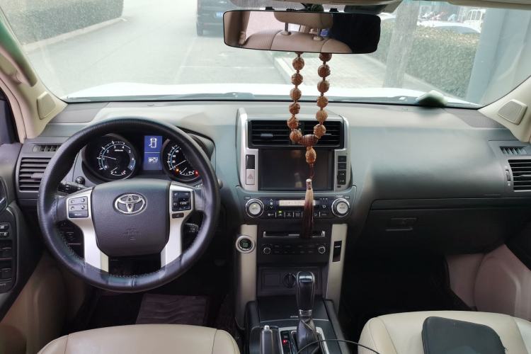 Used Toyota Prado 2010 4.0L Automatic TX-L Center Console