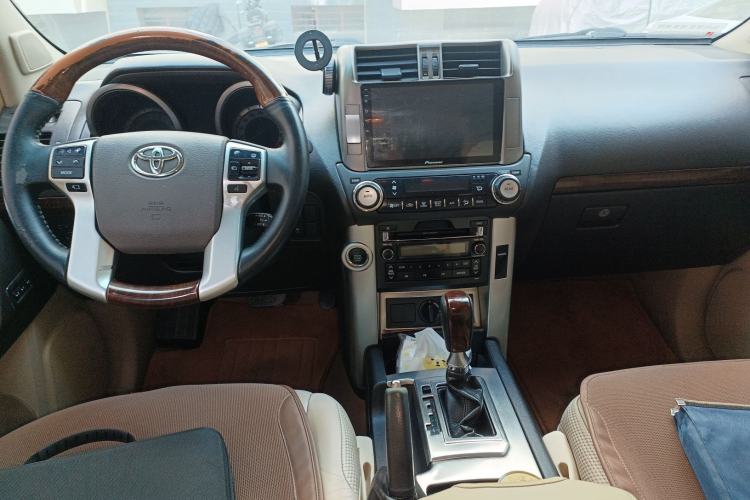 Used Toyota Prado 2010 4.0L Automatic VX Center Console