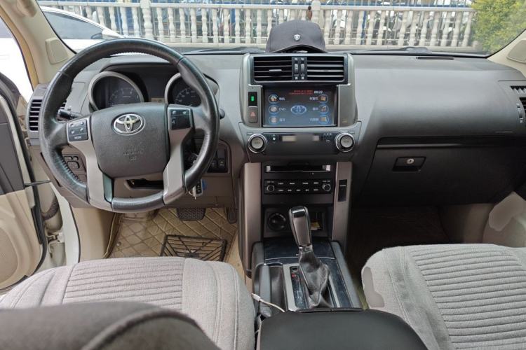 Used Toyota Prado 2010 2.7L Automatic Standard Edition Center Console