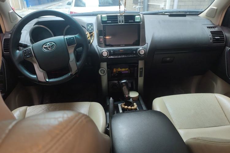 Used Toyota Prado 2010 2.7L Automatic Deluxe Edition Center Console