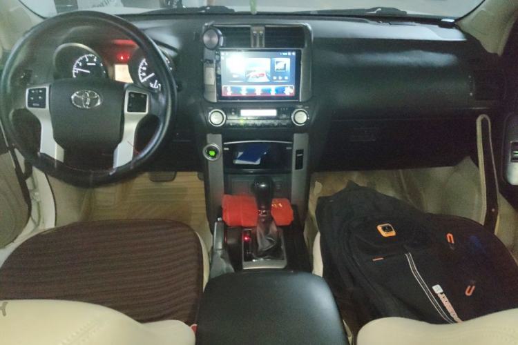 Used Toyota Prado 2010 4.0L Automatic TX Center Console