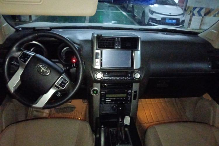 Used Toyota Prado 2010 4.0L Automatic TX-L Center Console