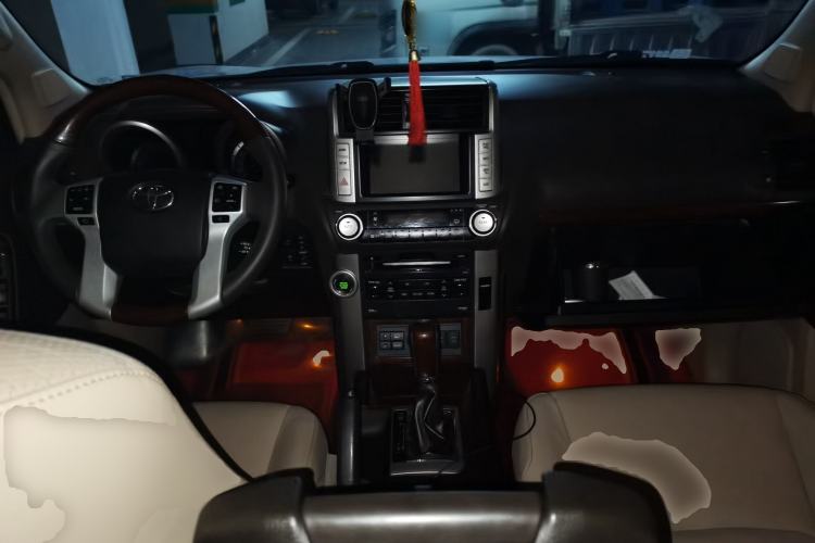Used Toyota Prado 2010 4.0L Automatic VX NAVI Center Console