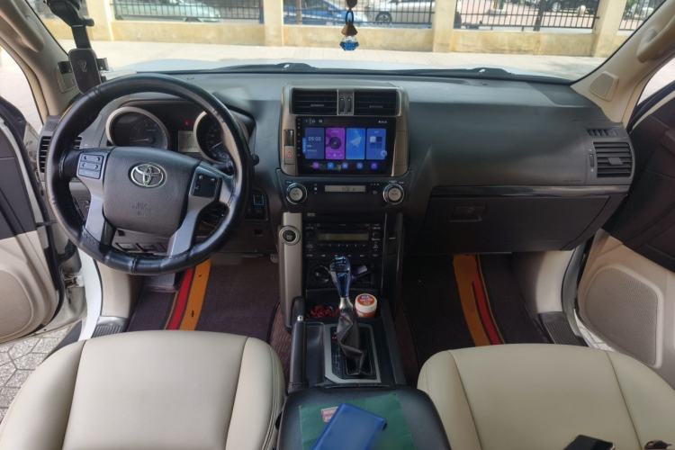 Used Toyota Prado 2010 2.7L Automatic Standard Edition Center Console