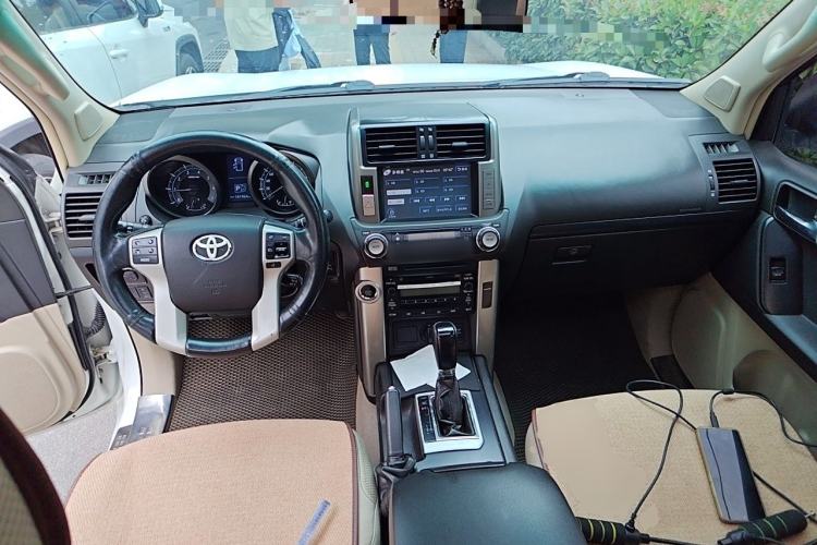 Used Toyota Prado 2010 4.0L Automatic TX-L Center Console
