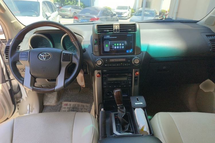Used Toyota Prado  Center Console