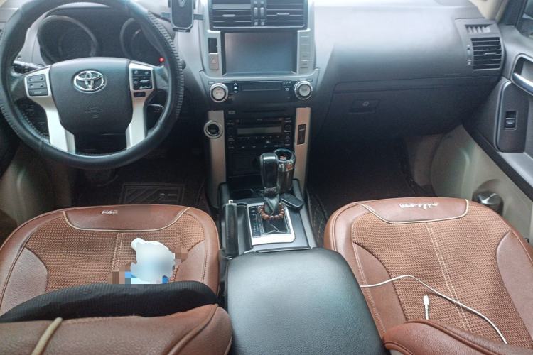 Used Toyota Prado 2010 4.0L Automatic TX-L Center Console