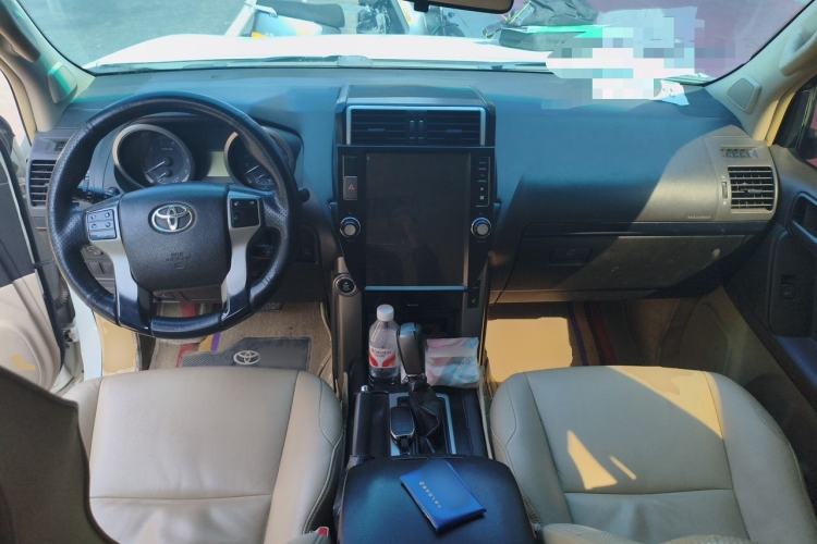 Used Toyota Prado 2010 2.7L Automatic Standard Edition Center Console