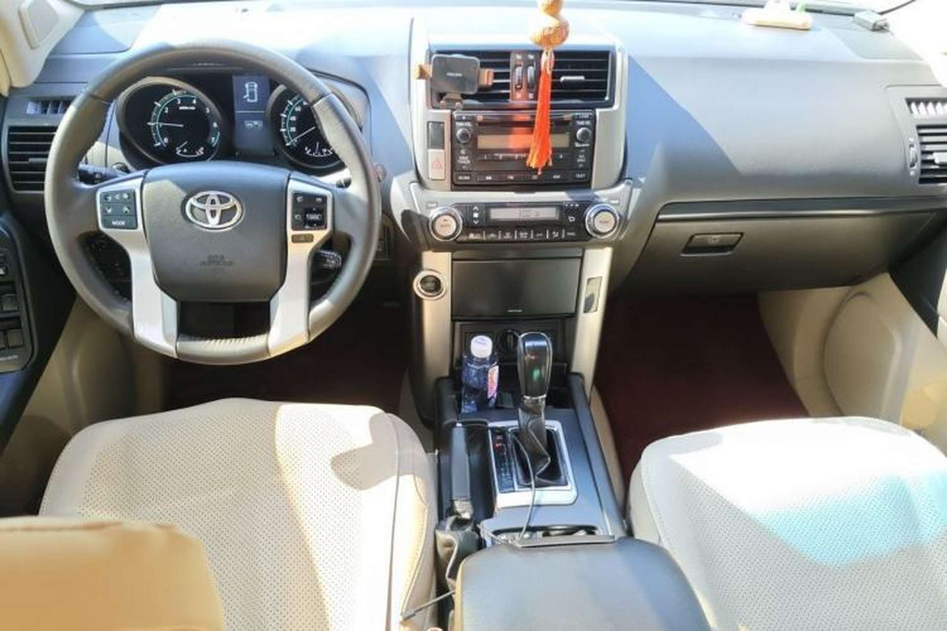 Used Toyota Prado 2010 4.0L Automatic TX-L Center Console