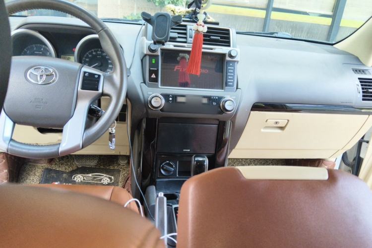Used Toyota Prado 2010 2.7L Automatic Standard Edition Center Console
