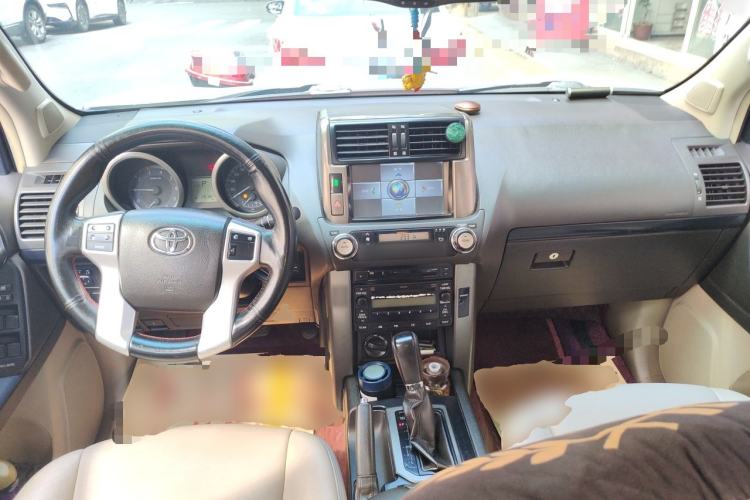 Used Toyota Prado 2010 2.7L Automatic Standard Edition Center Console