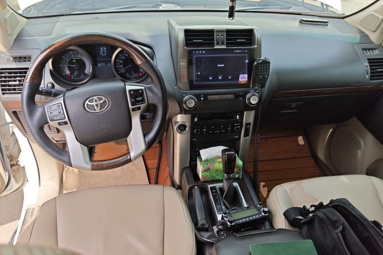 Used Toyota Prado 2010 4.0L Automatic VX Center Console