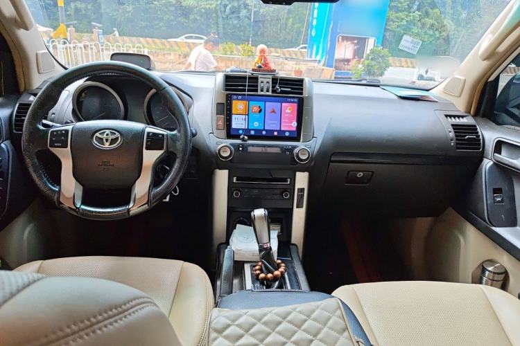 Used Toyota Prado 2010 2.7L Automatic Deluxe Edition Center Console