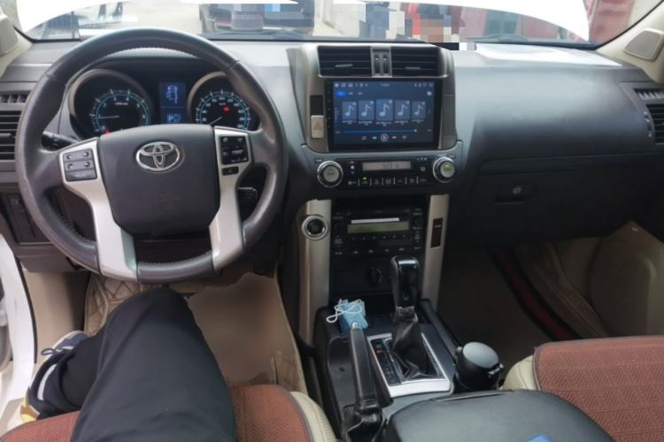 Used Toyota Prado 2010 4.0L Automatic TX-L Center Console