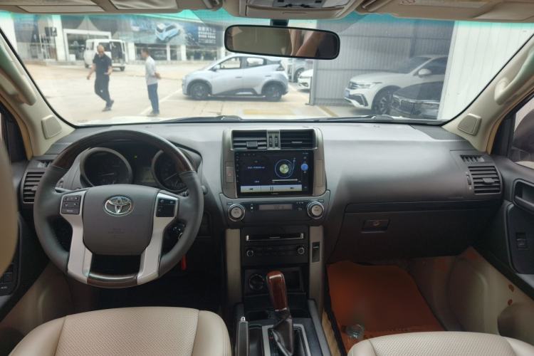 Used Toyota Prado 2010 2.7L Automatic Deluxe Edition Center Console