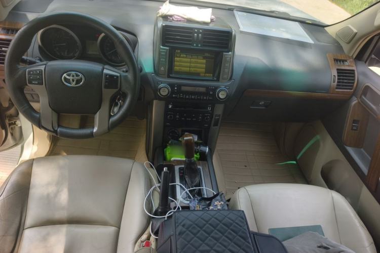 Used Toyota Prado 2010 2.7L Automatic Deluxe Edition Center Console