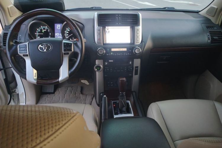 Used Toyota Prado 2010 4.0L Automatic VX NAVI Center Console