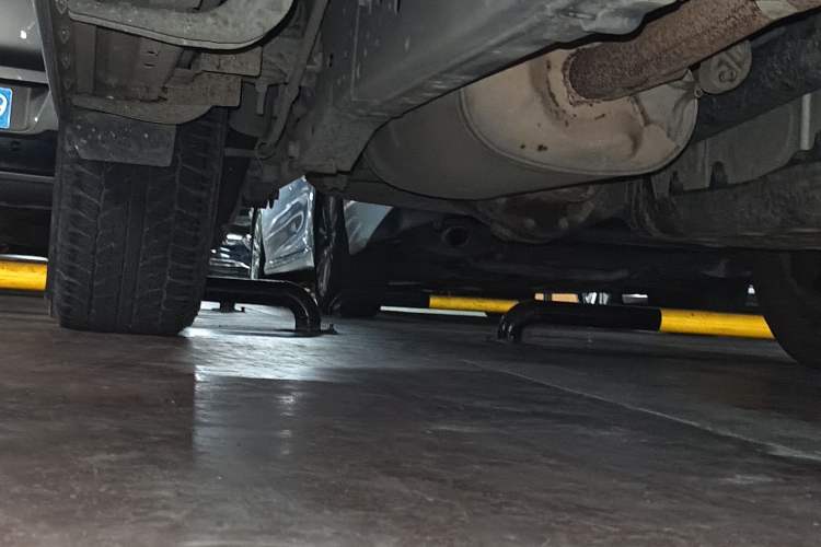 Used Toyota Prado 2010 4.0L Automatic TX-L Chassis Front Right