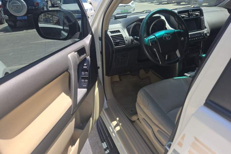 Used Toyota Prado 2010 2.7L Automatic Deluxe Edition Driver Seat
